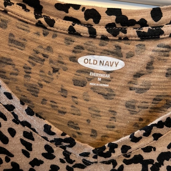 Old Navy Everywhere Leopard Tee - Picture 2 of 4